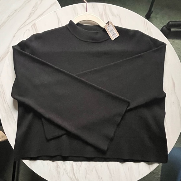 ✨NWT✨ RW&CO. Flare Sleeve Top - Picture 4 of 7